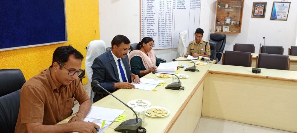 सिटी ट्रांसपोर्ट सर्विसेज लिमिटेड के निदेशक मण्डल की छठवीं बैठक कमिश्नरी सभागार में सम्पन्न हुई।